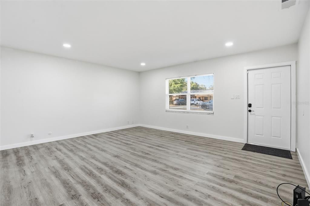 Active With Contract: $369,000 (3 beds, 2 baths, 1312 Square Feet)