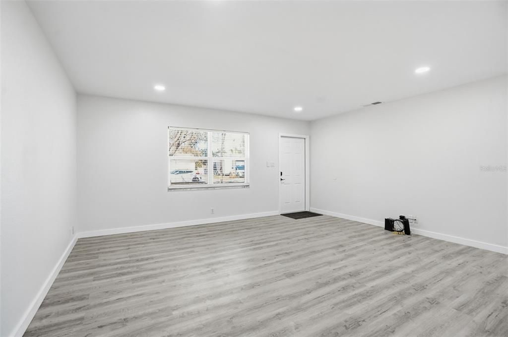 Active With Contract: $369,000 (3 beds, 2 baths, 1312 Square Feet)