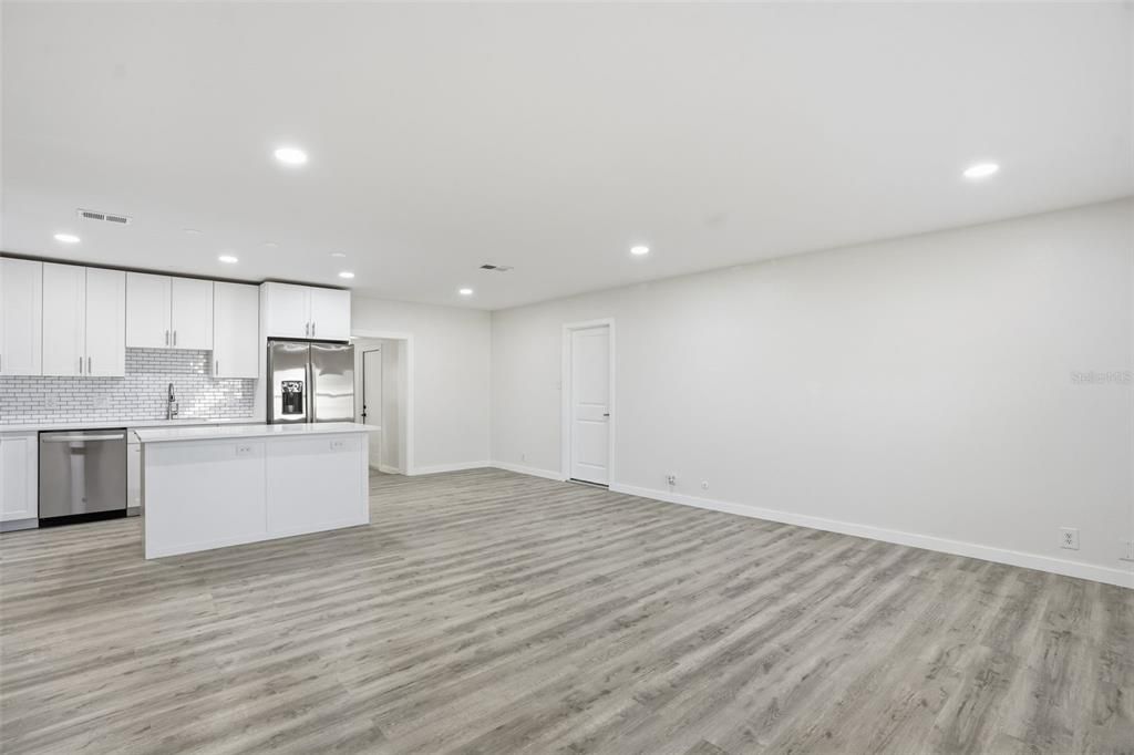 Active With Contract: $369,000 (3 beds, 2 baths, 1312 Square Feet)