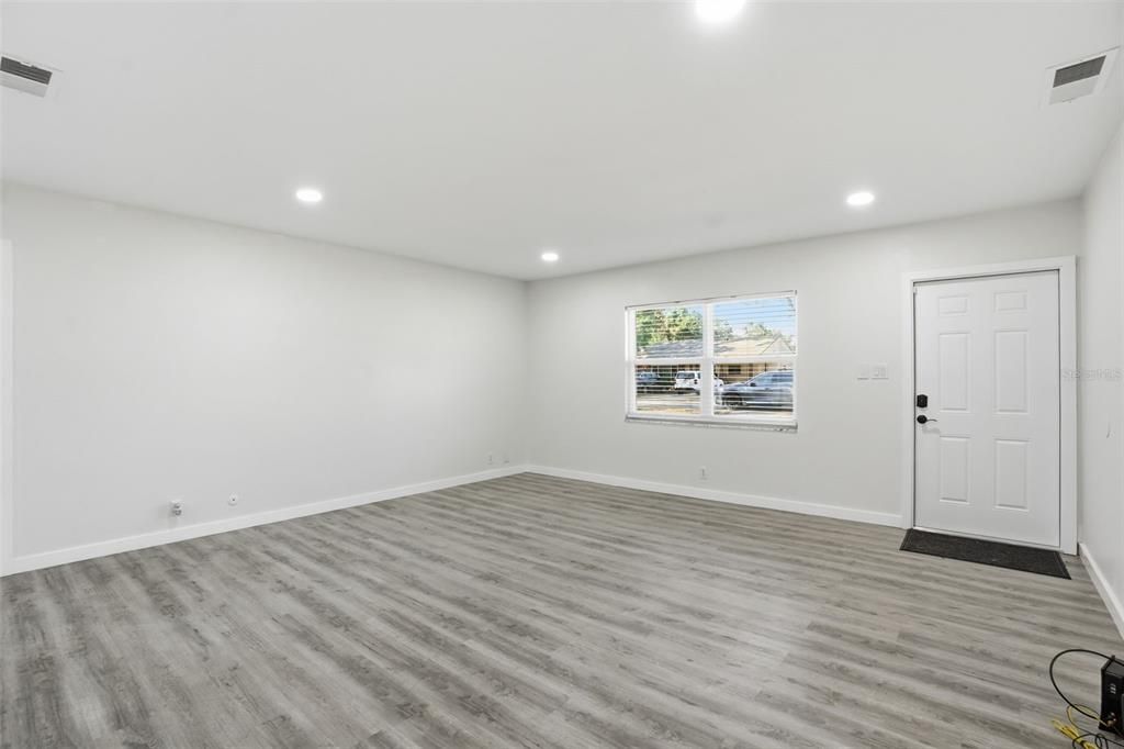 Active With Contract: $369,000 (3 beds, 2 baths, 1312 Square Feet)