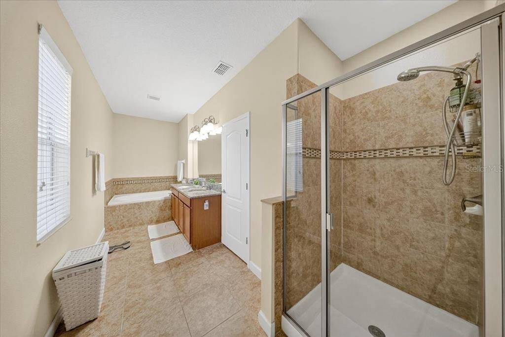 En Venta: $643,500 (4 camas, 3 baños, 2849 Pies cuadrados)