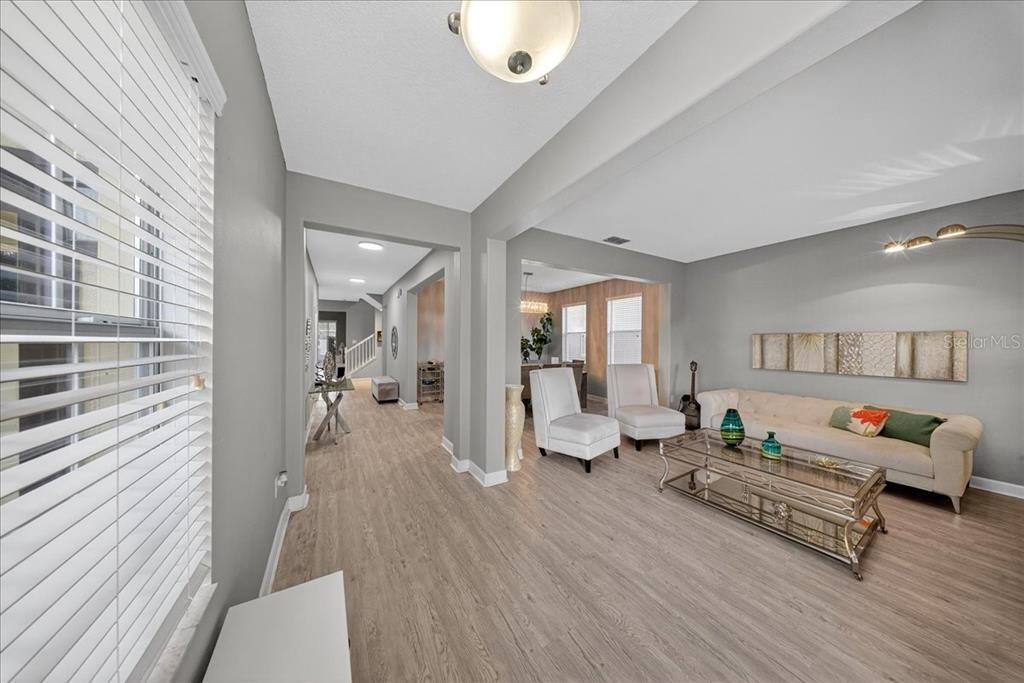 En Venta: $643,500 (4 camas, 3 baños, 2849 Pies cuadrados)