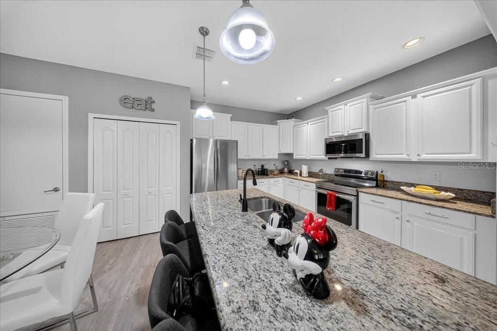 En Venta: $643,500 (4 camas, 3 baños, 2849 Pies cuadrados)