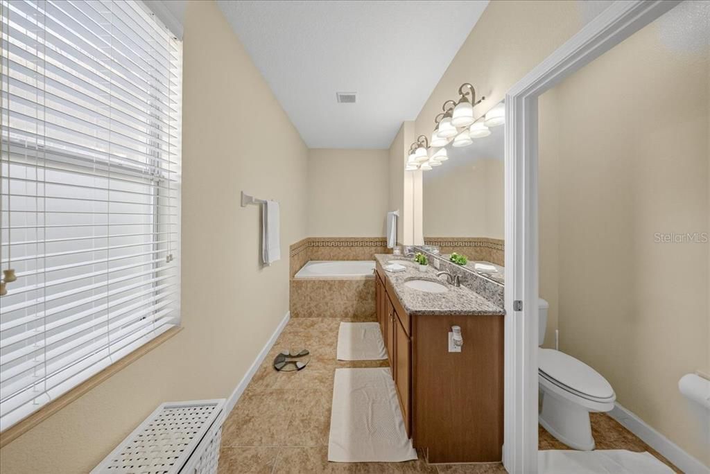 En Venta: $643,500 (4 camas, 3 baños, 2849 Pies cuadrados)