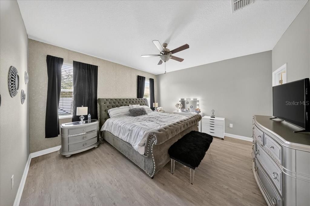 En Venta: $643,500 (4 camas, 3 baños, 2849 Pies cuadrados)