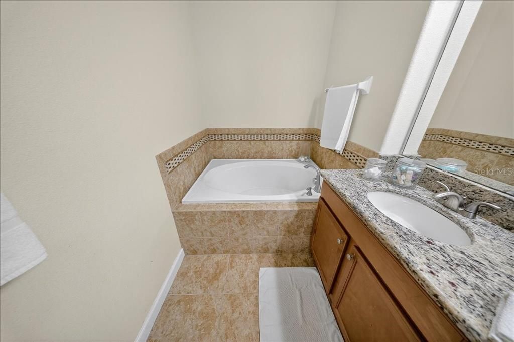 En Venta: $643,500 (4 camas, 3 baños, 2849 Pies cuadrados)