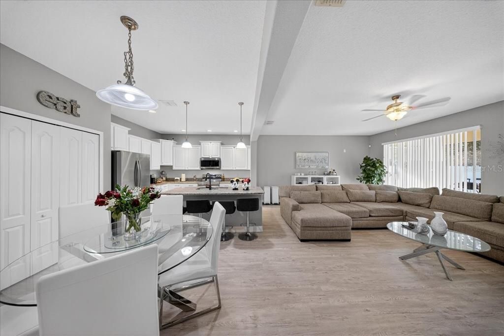 En Venta: $643,500 (4 camas, 3 baños, 2849 Pies cuadrados)