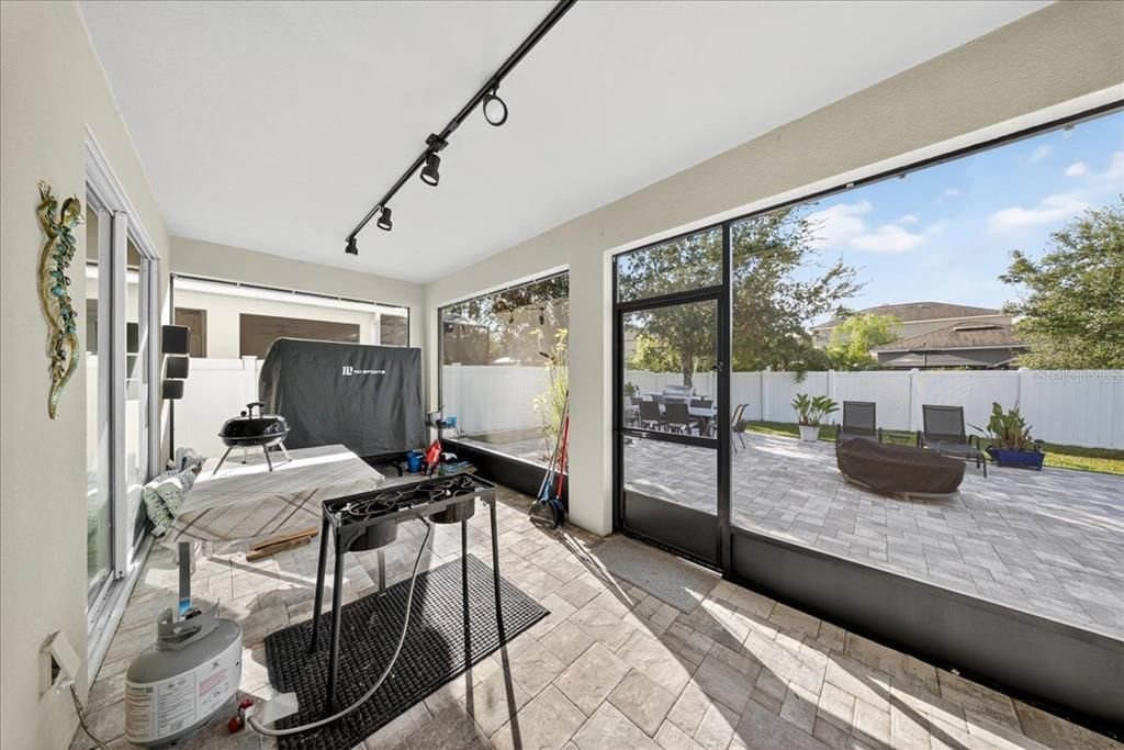 En Venta: $643,500 (4 camas, 3 baños, 2849 Pies cuadrados)