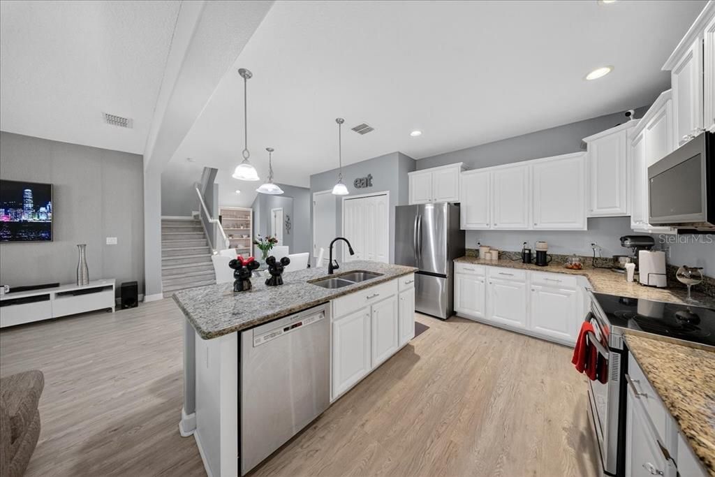 En Venta: $643,500 (4 camas, 3 baños, 2849 Pies cuadrados)