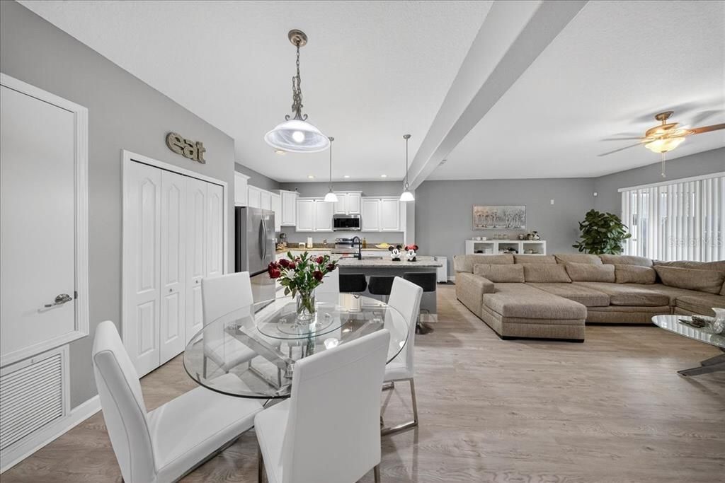 En Venta: $643,500 (4 camas, 3 baños, 2849 Pies cuadrados)