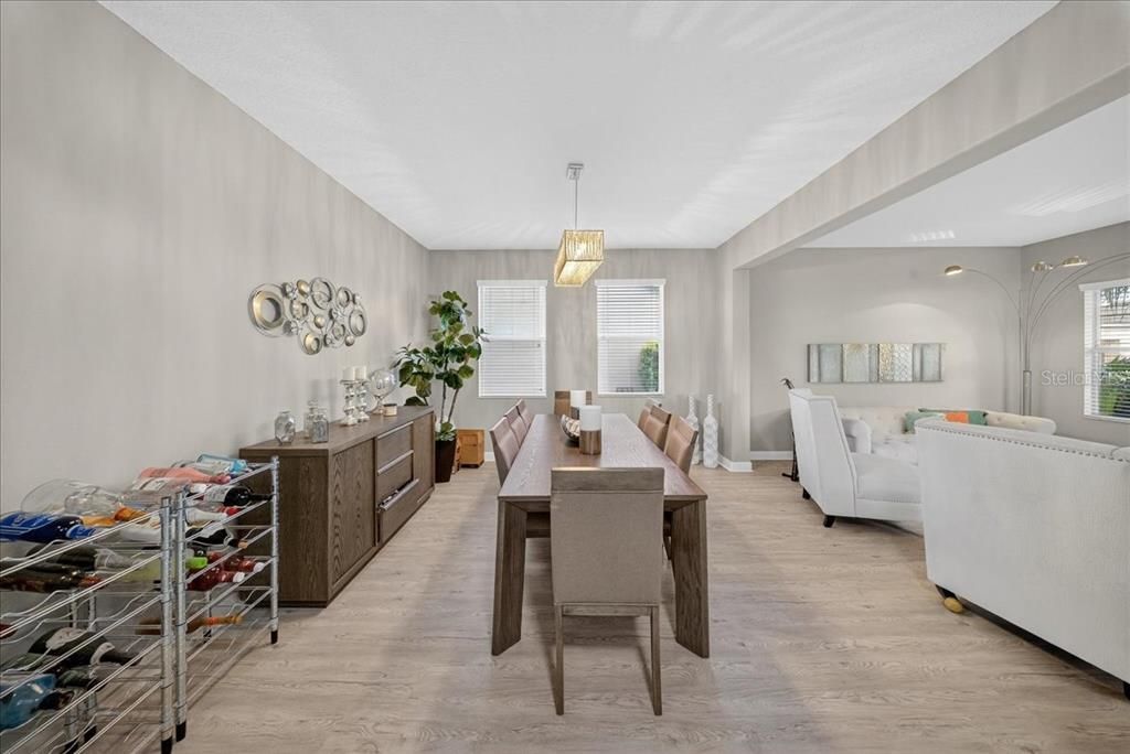 En Venta: $643,500 (4 camas, 3 baños, 2849 Pies cuadrados)