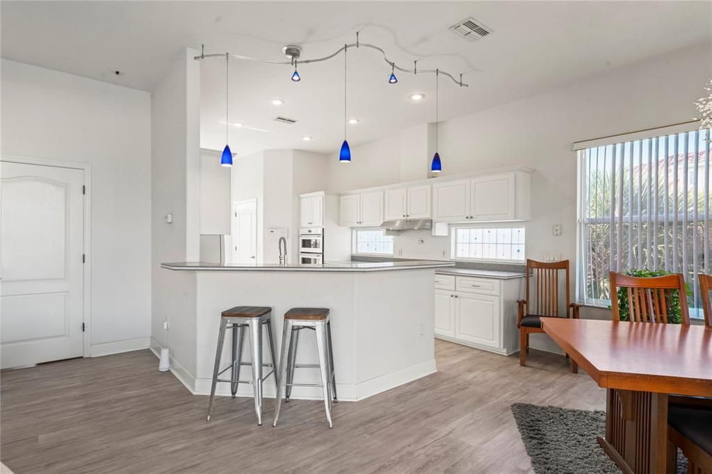 En Venta: $895,000 (3 camas, 3 baños, 1989 Pies cuadrados)