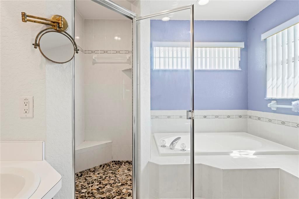 En Venta: $895,000 (3 camas, 3 baños, 1989 Pies cuadrados)