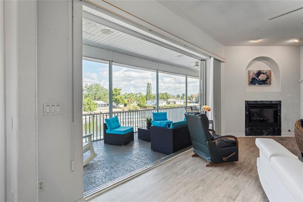 En Venta: $895,000 (3 camas, 3 baños, 1989 Pies cuadrados)