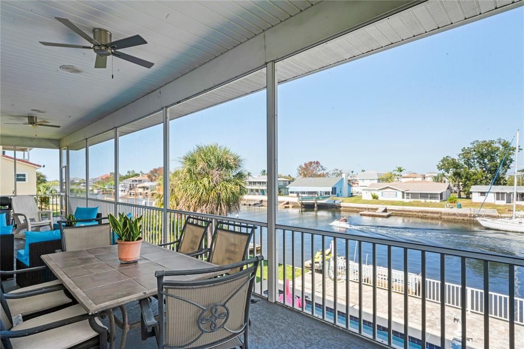 En Venta: $895,000 (3 camas, 3 baños, 1989 Pies cuadrados)