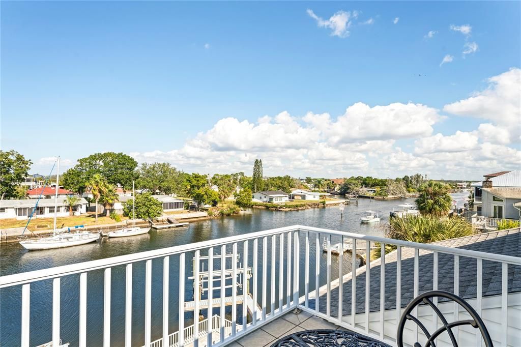 En Venta: $895,000 (3 camas, 3 baños, 1989 Pies cuadrados)