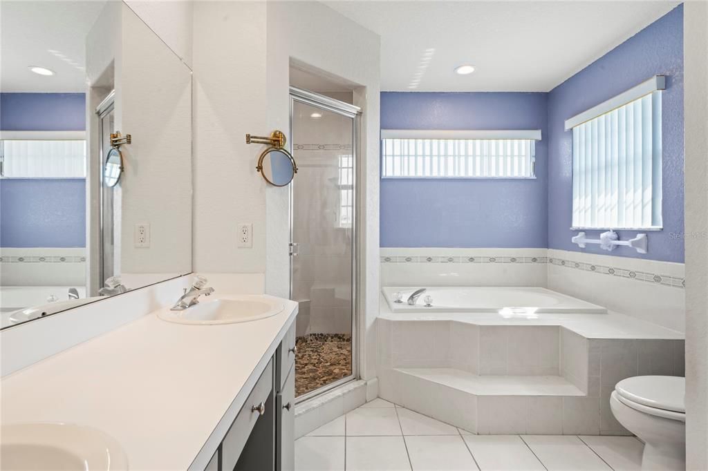 En Venta: $895,000 (3 camas, 3 baños, 1989 Pies cuadrados)