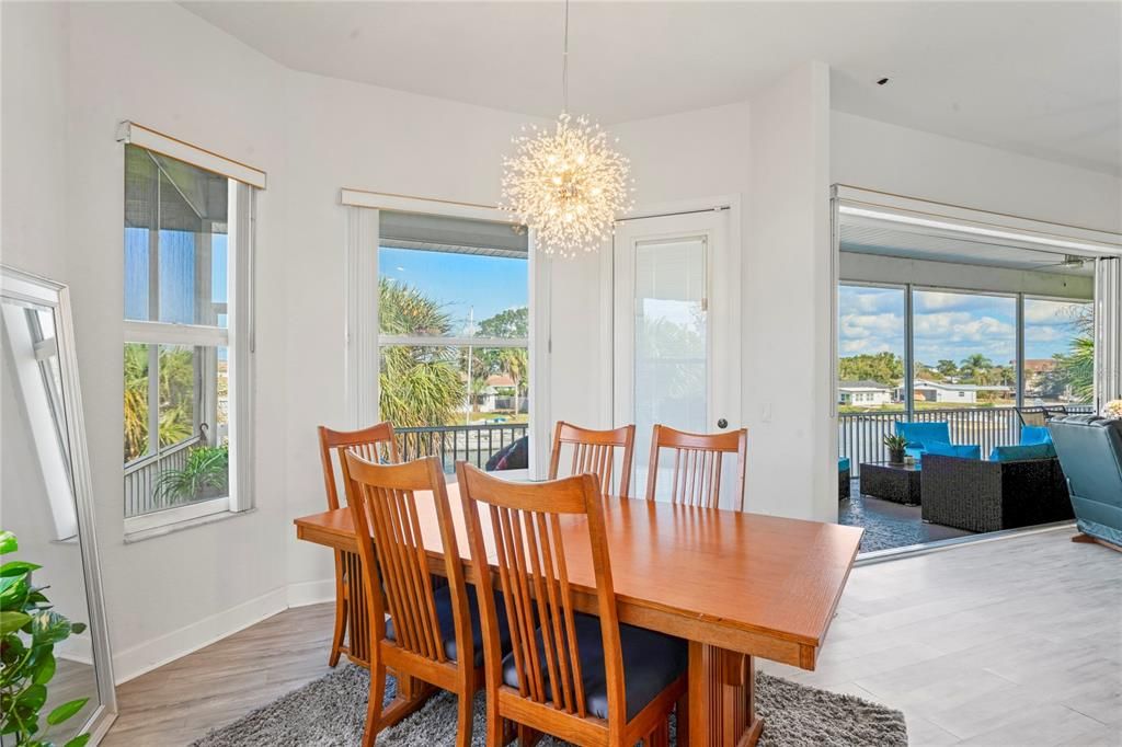 En Venta: $895,000 (3 camas, 3 baños, 1989 Pies cuadrados)