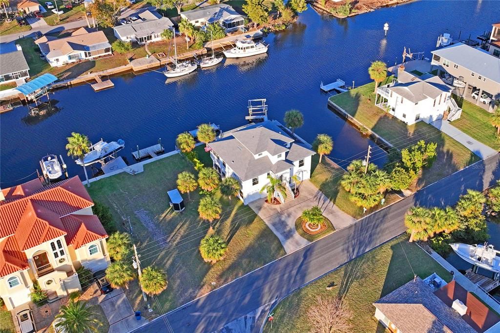 En Venta: $895,000 (3 camas, 3 baños, 1989 Pies cuadrados)