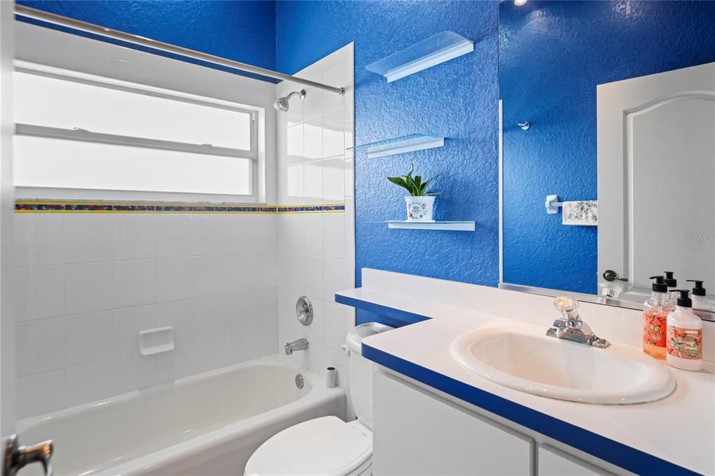 En Venta: $895,000 (3 camas, 3 baños, 1989 Pies cuadrados)