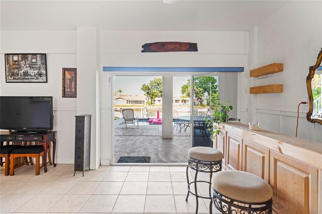 En Venta: $895,000 (3 camas, 3 baños, 1989 Pies cuadrados)