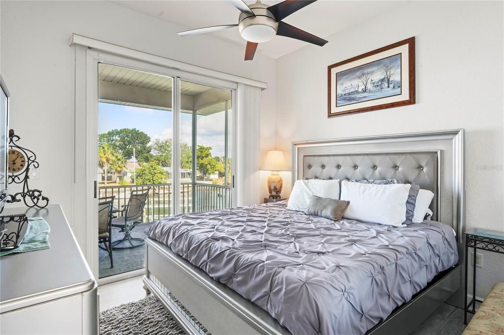 En Venta: $895,000 (3 camas, 3 baños, 1989 Pies cuadrados)