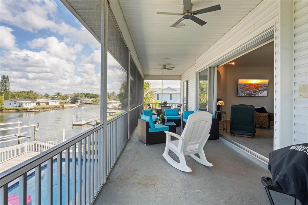 En Venta: $895,000 (3 camas, 3 baños, 1989 Pies cuadrados)