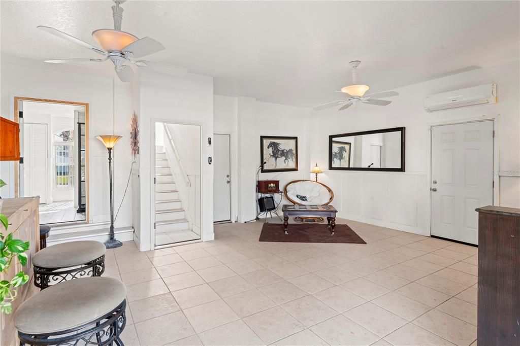 En Venta: $895,000 (3 camas, 3 baños, 1989 Pies cuadrados)