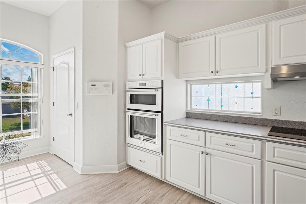 En Venta: $895,000 (3 camas, 3 baños, 1989 Pies cuadrados)