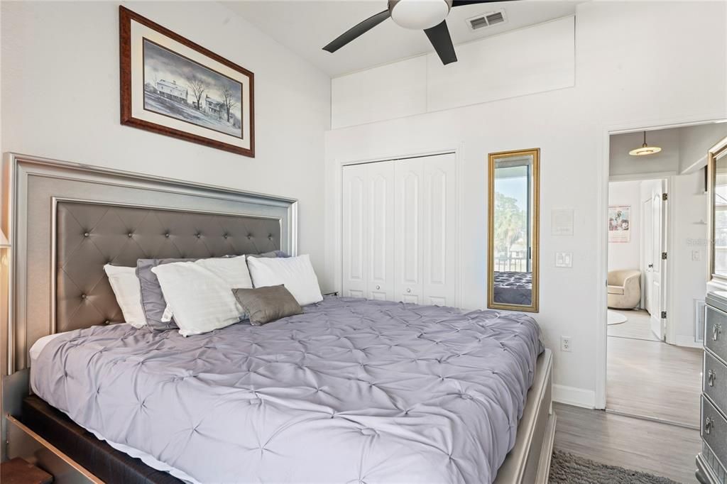 En Venta: $895,000 (3 camas, 3 baños, 1989 Pies cuadrados)