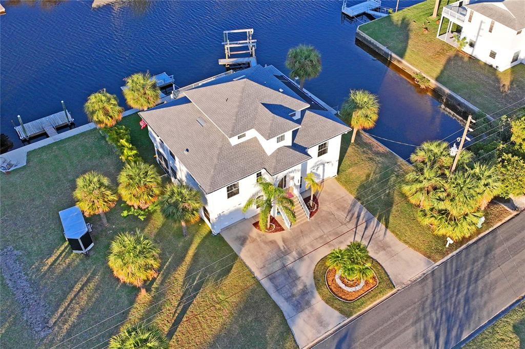 En Venta: $895,000 (3 camas, 3 baños, 1989 Pies cuadrados)