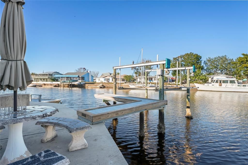 En Venta: $895,000 (3 camas, 3 baños, 1989 Pies cuadrados)