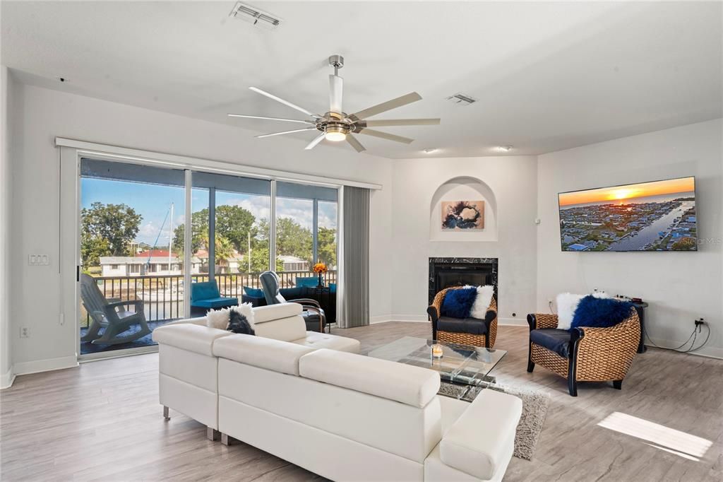 En Venta: $895,000 (3 camas, 3 baños, 1989 Pies cuadrados)