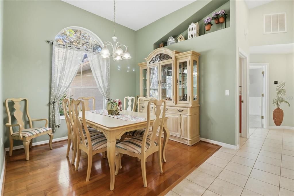 待售: $540,000 (3 贝兹, 2 浴室, 2635 平方英尺)