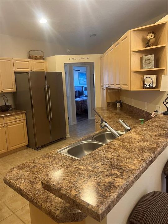 合同活跃: $215,000 (3 贝兹, 2 浴室, 1291 平方英尺)