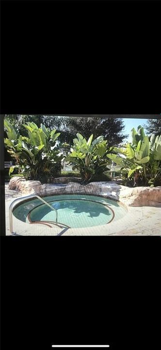 合同活跃: $215,000 (3 贝兹, 2 浴室, 1291 平方英尺)