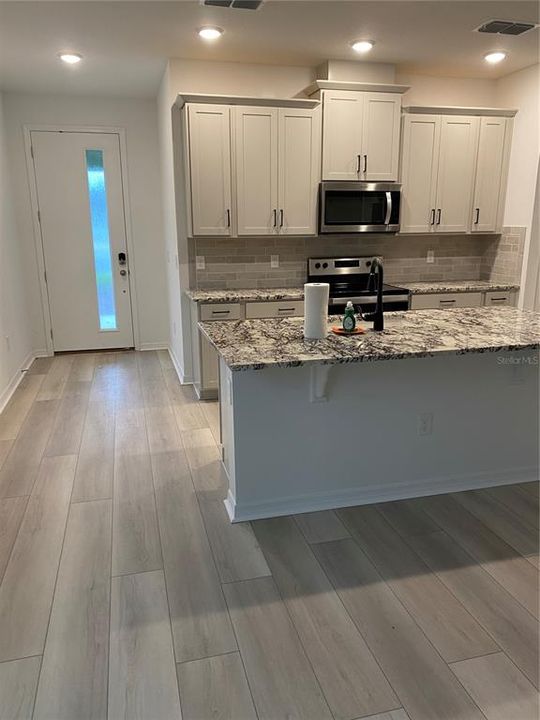 出租: $2,700 (3 贝兹, 3 浴室, 1850 平方英尺)