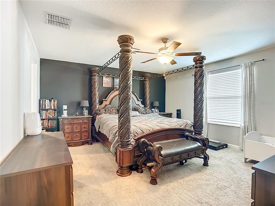 For Sale: $550,000 (4 beds, 3 baths, 2555 Square Feet)