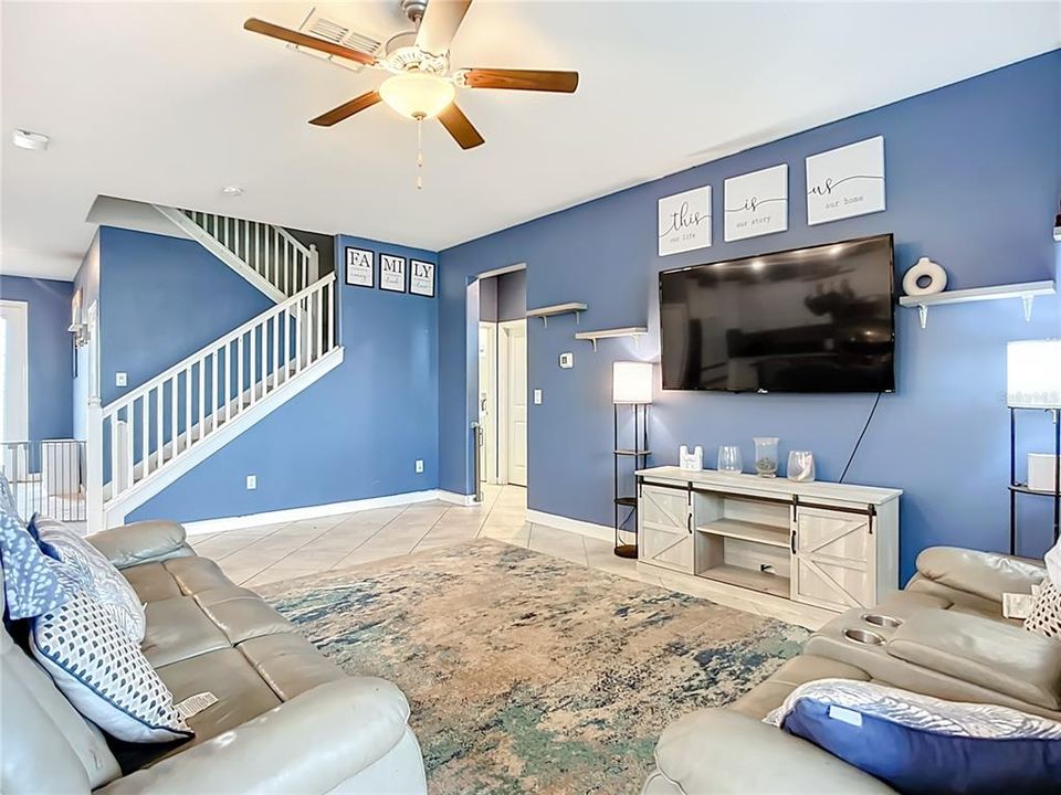 For Sale: $550,000 (4 beds, 3 baths, 2555 Square Feet)