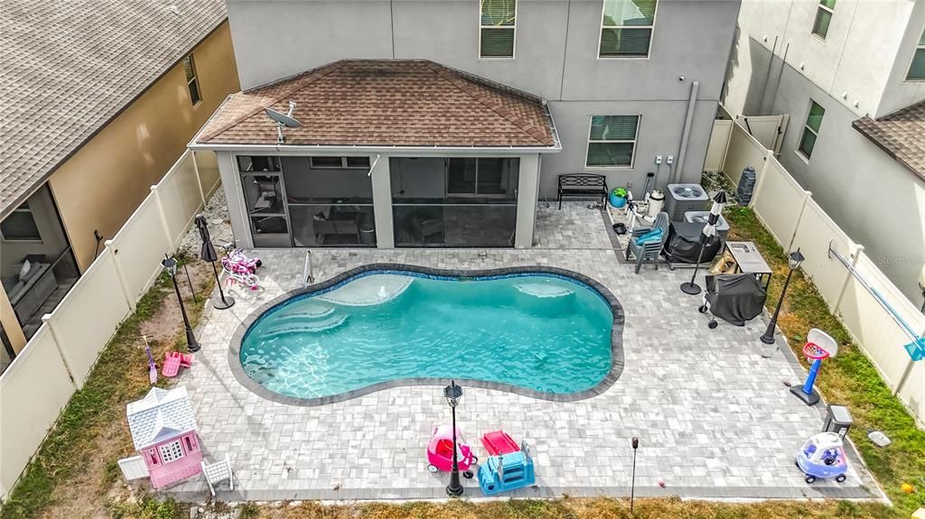 For Sale: $550,000 (4 beds, 3 baths, 2555 Square Feet)