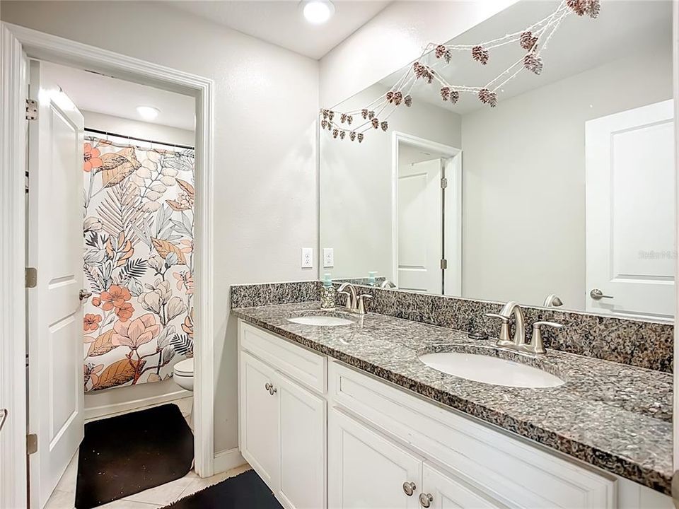 For Sale: $550,000 (4 beds, 3 baths, 2555 Square Feet)