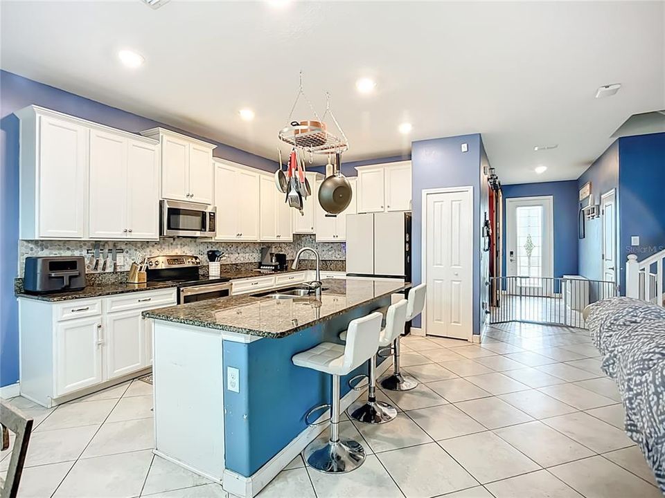 For Sale: $550,000 (4 beds, 3 baths, 2555 Square Feet)