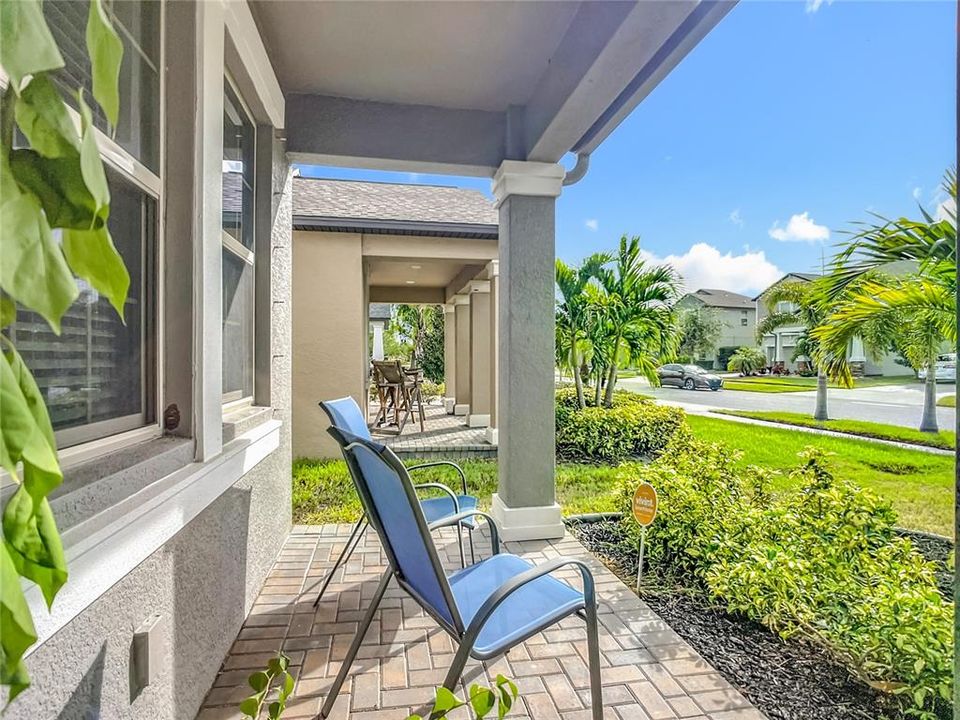 For Sale: $550,000 (4 beds, 3 baths, 2555 Square Feet)