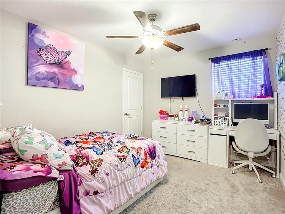 For Sale: $550,000 (4 beds, 3 baths, 2555 Square Feet)