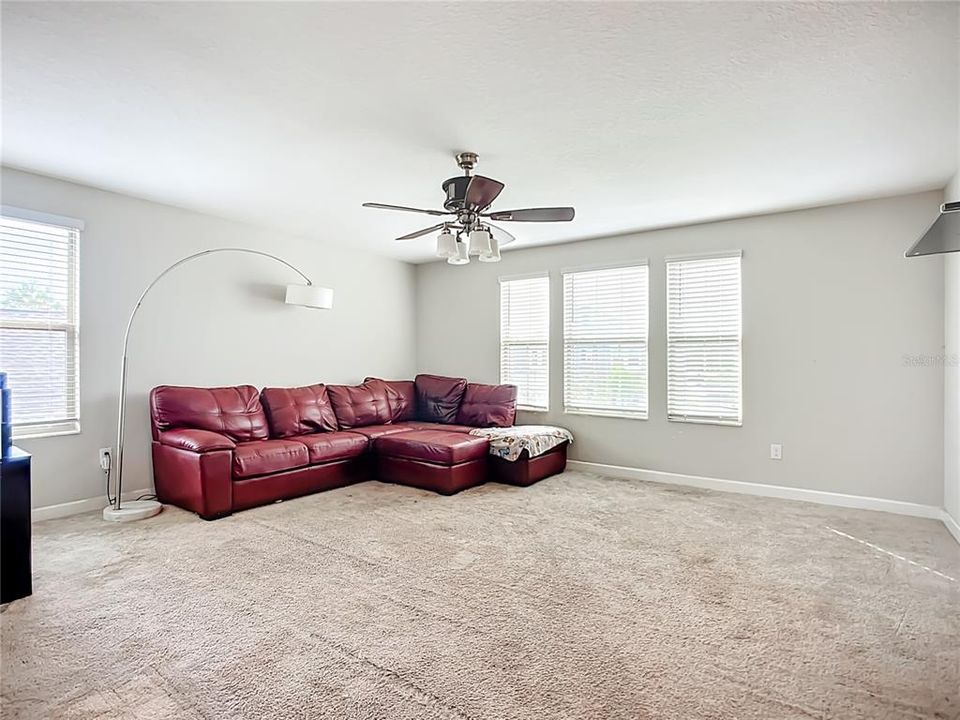 For Sale: $550,000 (4 beds, 3 baths, 2555 Square Feet)