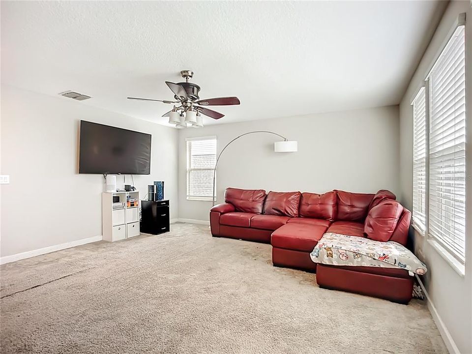 For Sale: $550,000 (4 beds, 3 baths, 2555 Square Feet)