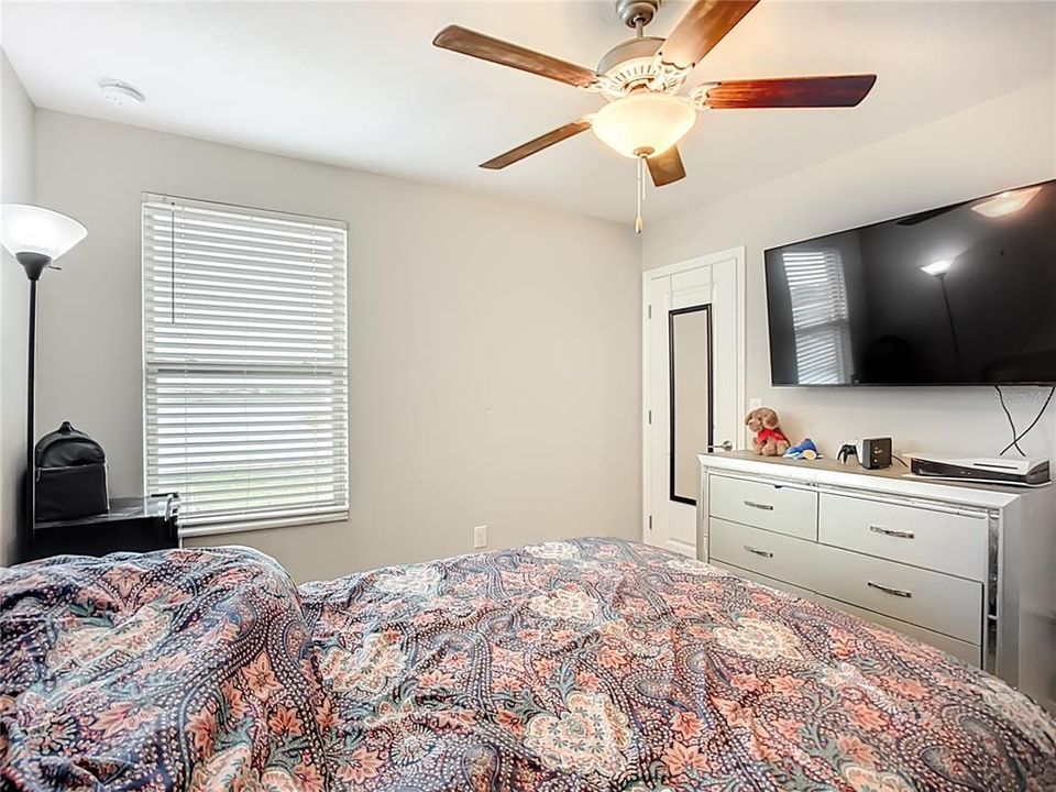 For Sale: $550,000 (4 beds, 3 baths, 2555 Square Feet)