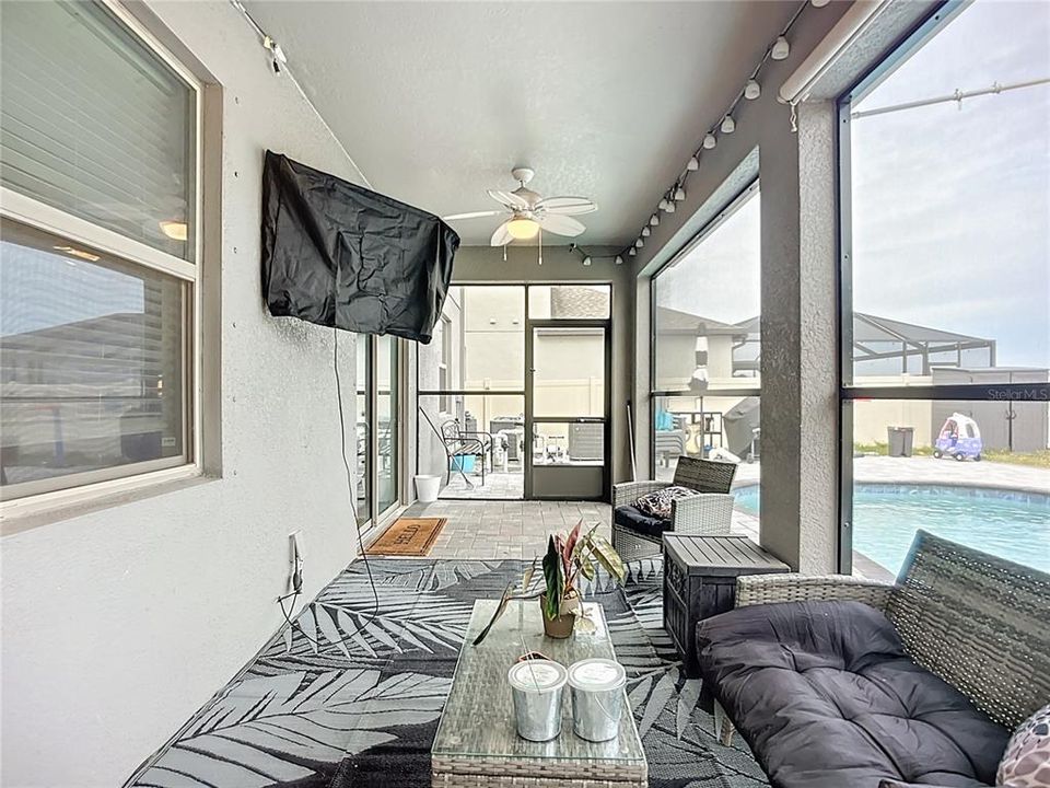 For Sale: $550,000 (4 beds, 3 baths, 2555 Square Feet)