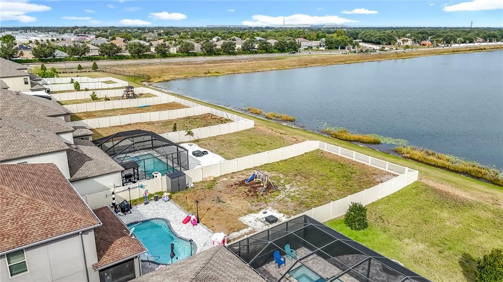 For Sale: $550,000 (4 beds, 3 baths, 2555 Square Feet)