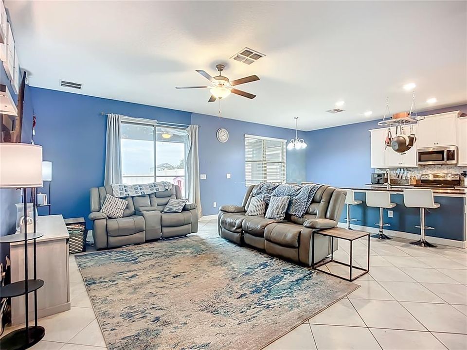 For Sale: $550,000 (4 beds, 3 baths, 2555 Square Feet)